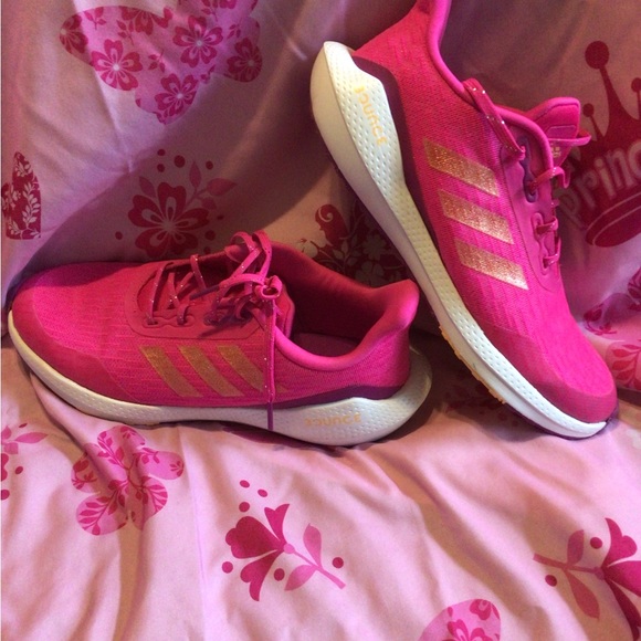 Big kid Adidas worn once - Picture 2 of 4